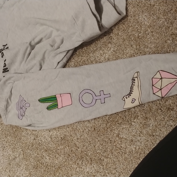 H&M "Sorry Not Sorry" Long-Sleeve Top - Picture 2 of 2